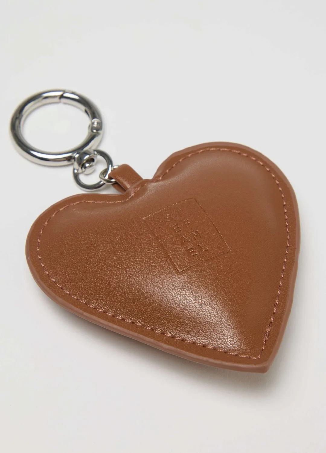 Брелок Charm W Hear Brown КОРИЧНЕВЫЙ